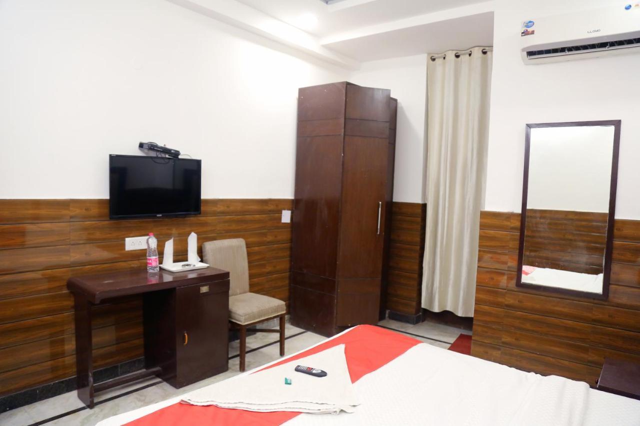 ניו דלהי Aerocity Hotel Jindal Palace Delhi- A Well Hygiene Property"All Staff Vaccinated " מראה חיצוני תמונה
