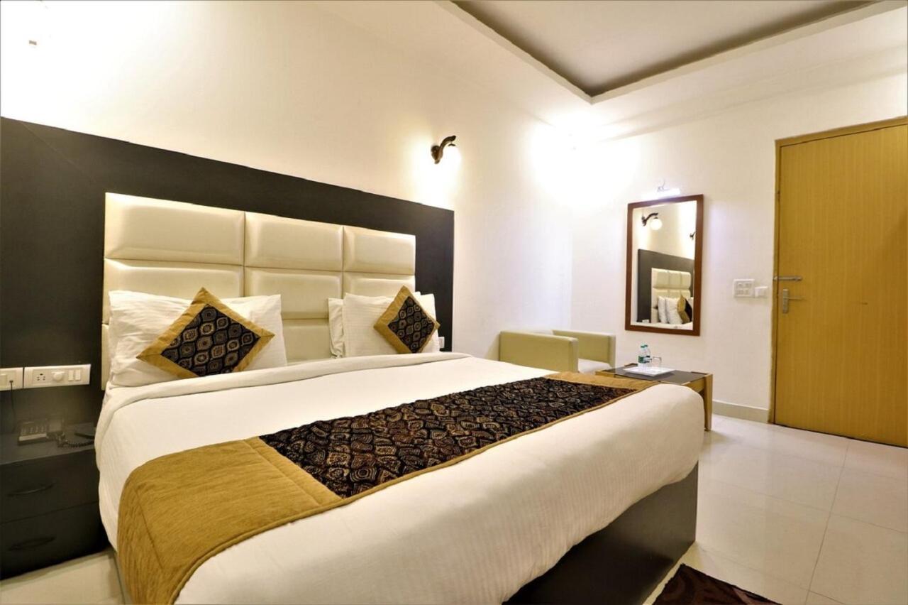 ניו דלהי Aerocity Hotel Jindal Palace Delhi- A Well Hygiene Property"All Staff Vaccinated " מראה חיצוני תמונה