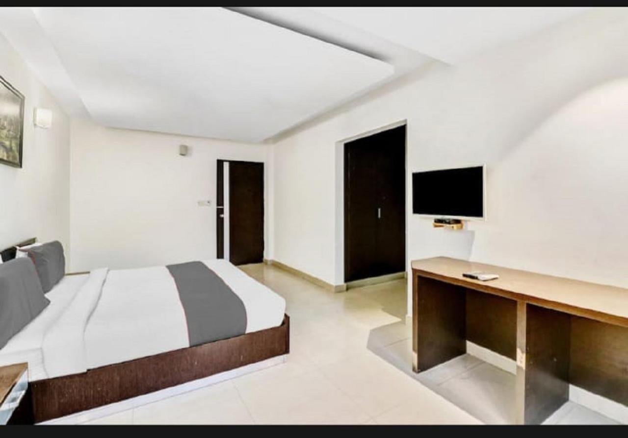 ניו דלהי Aerocity Hotel Jindal Palace Delhi- A Well Hygiene Property"All Staff Vaccinated " מראה חיצוני תמונה